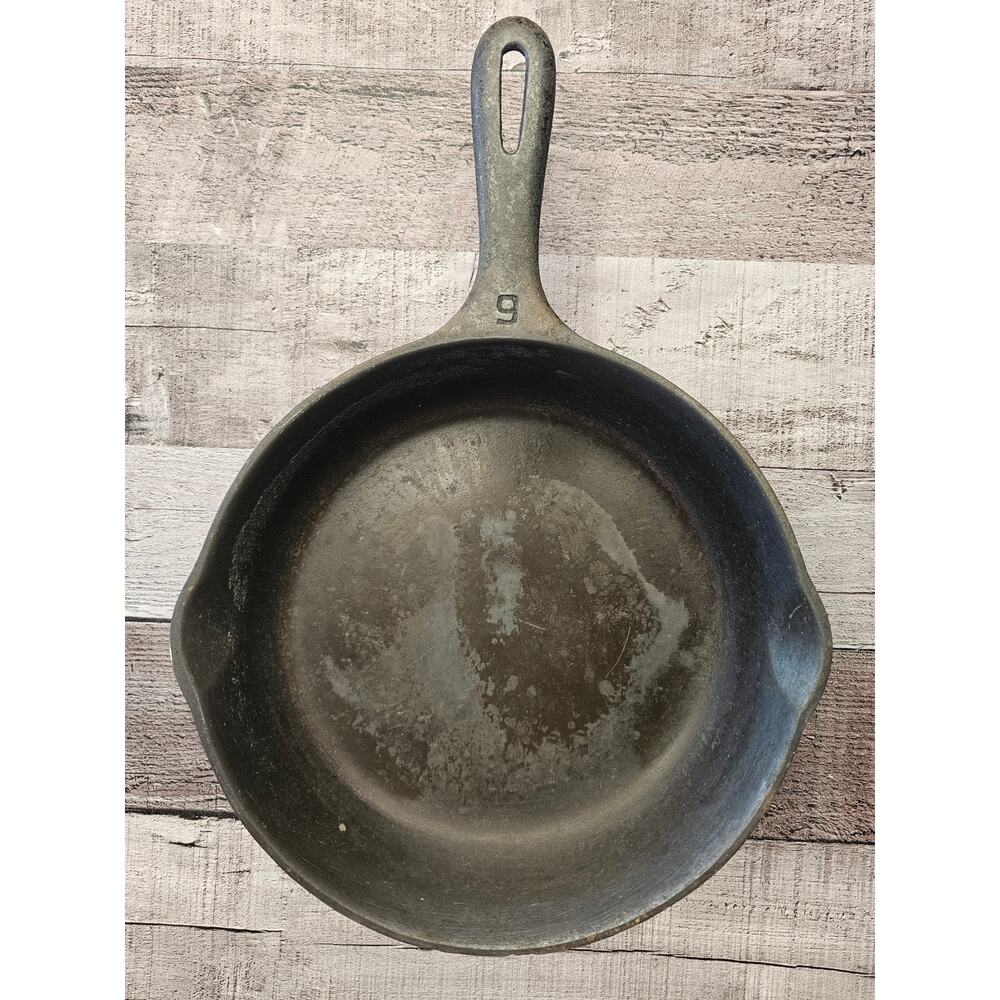 CAST IRON 9" SKILLET CI SK Pre 1960 Vintage